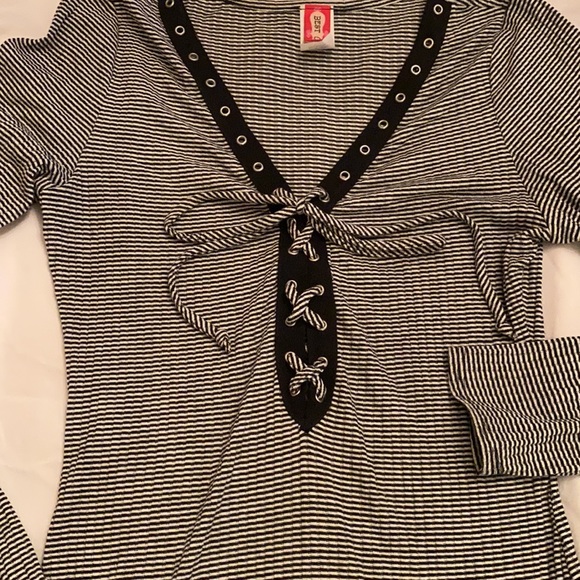 Laces stripe top - Picture 2 of 3